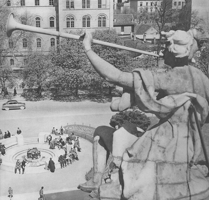 Pogled sa zgrade HNK na Zdenac Života 1950. godine